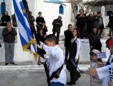 Παρέλαση με 4 μαθητές στη Νάξο και 1 στους Αρκούς (βίντεο)